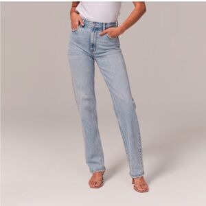 Abercrombie & Fitch The 90’s Straight Ultra High Rise in Light Wash Jeans 29R